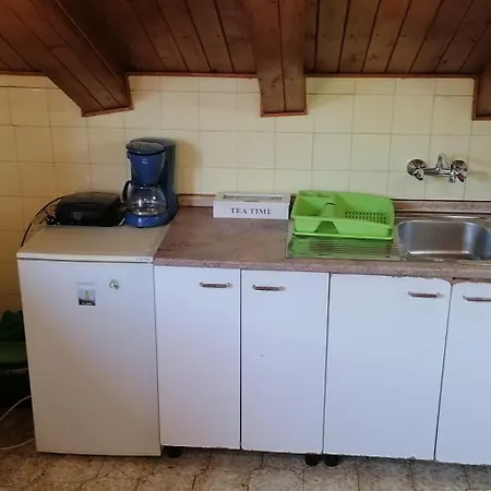 Cozy Seafront Retreat In Daire