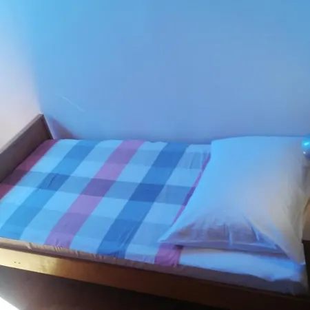 Cozy Seafront Retreat In * 챠브타트