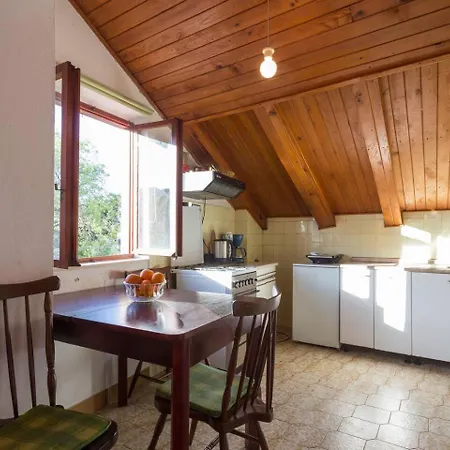 아파트 Cozy Seafront Retreat In