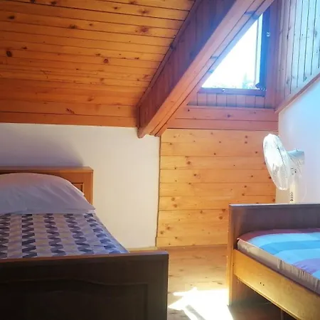 Cozy Seafront Retreat In Prázdninový dům *