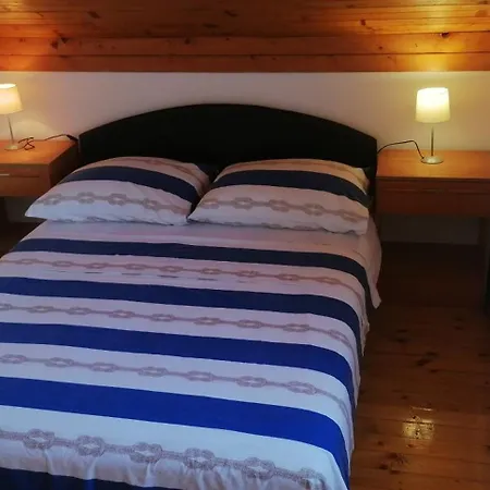 Prázdninový dům Cozy Seafront Retreat In *